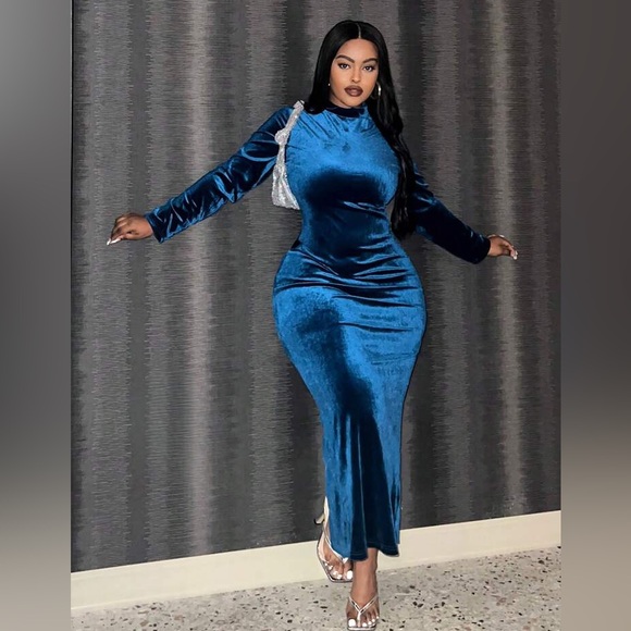 Sexy Velvet Maxi Dress w/ Back Slit - Picture 4 of 9